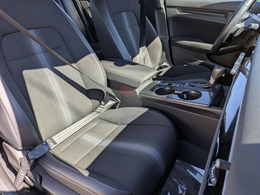 Used 2023 Honda Civic Sport image 28