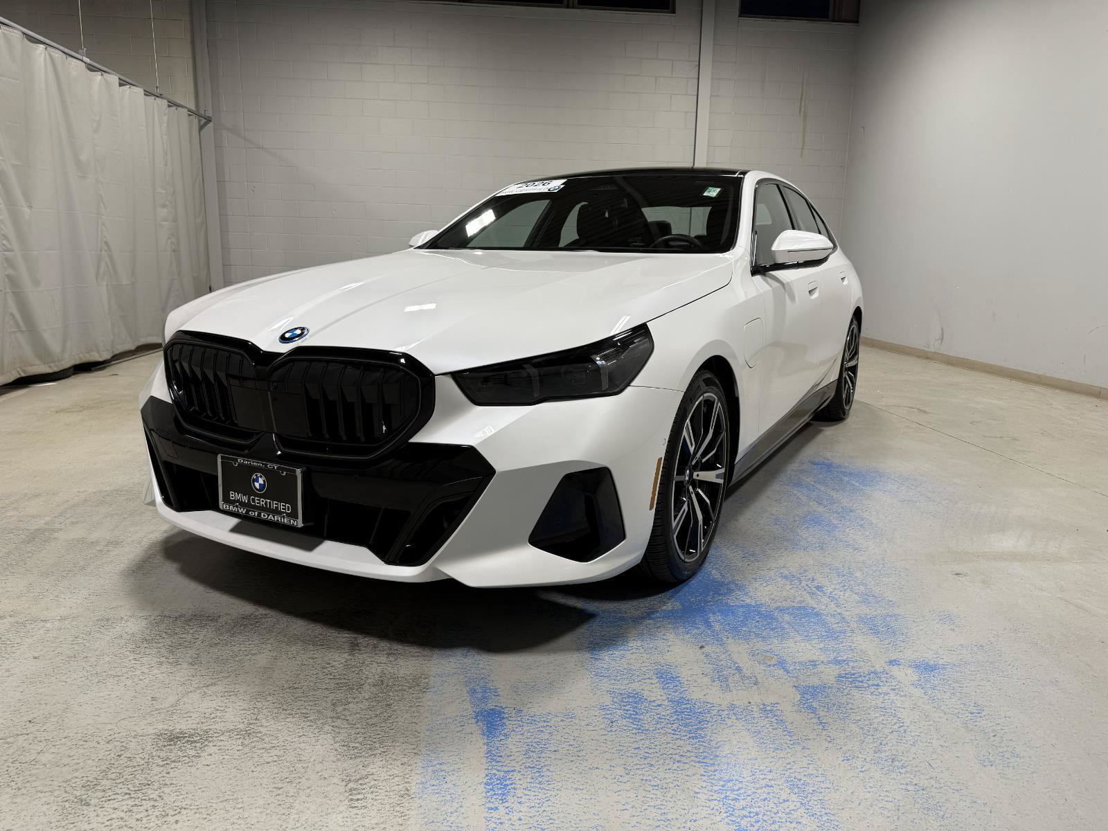 Certified 2026 BMW 550e xDrive w/ Premium Package AWD/4WD image 1