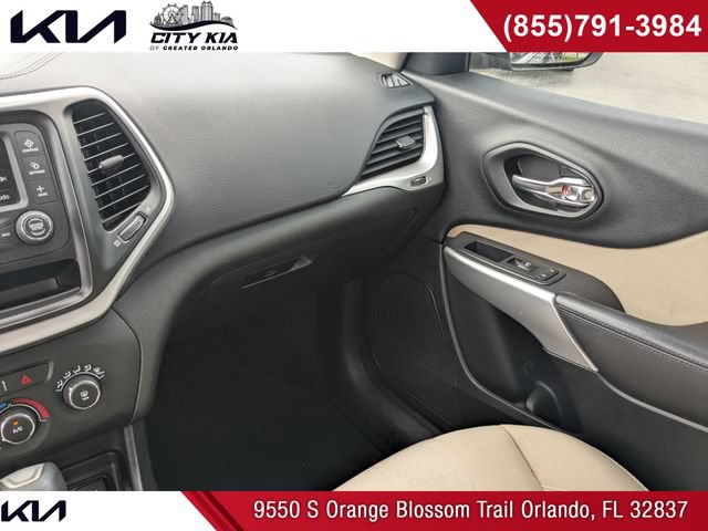 Used 2018 Jeep Cherokee Latitude FWD image 17