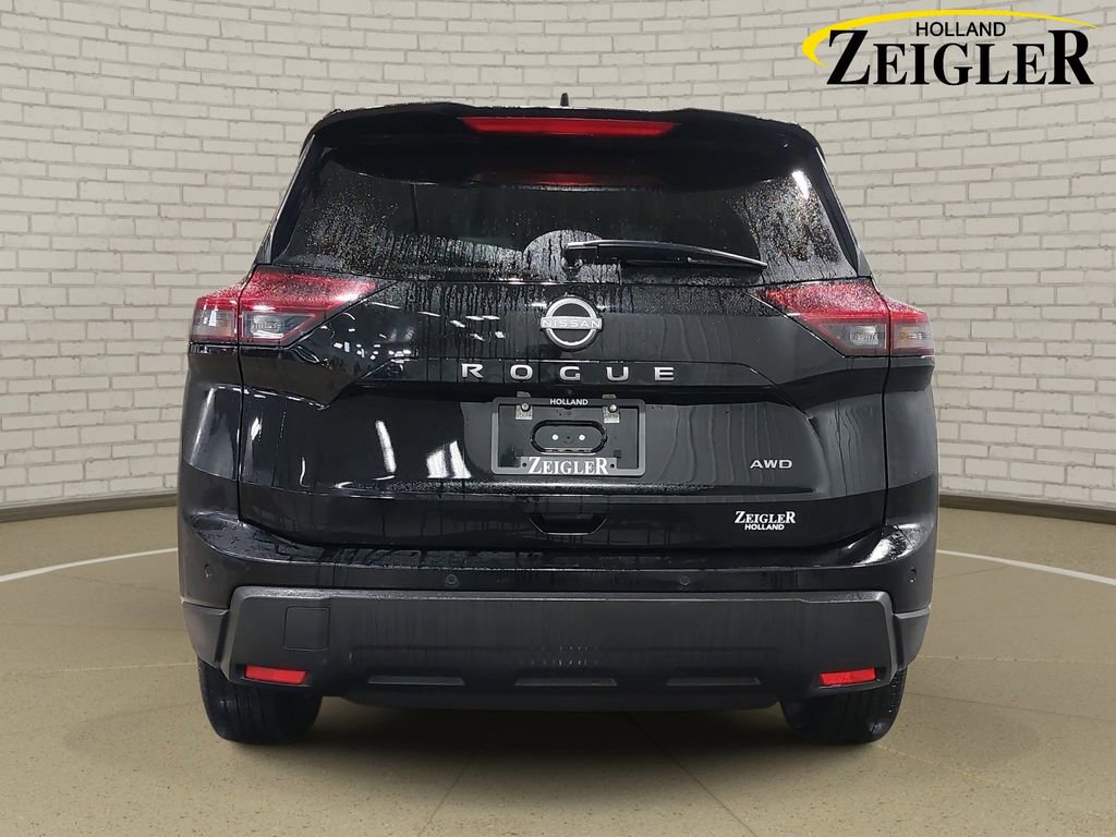 Certified 2025 Nissan Rogue SV image 6