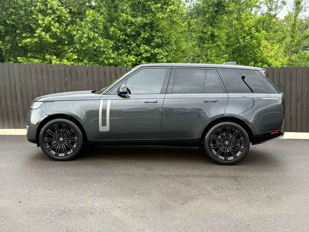 Used 2023 Land Rover Range Rover SE AWD/4WD image 2