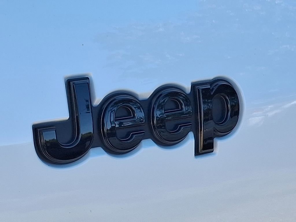 Used 2025 Jeep Grand Cherokee L Limited w/ Black Appearance Package image 33