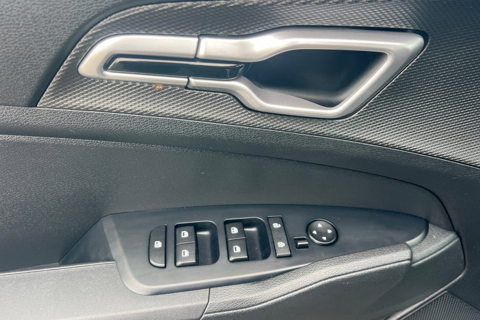 Used 2024 Kia Sportage LX image 8