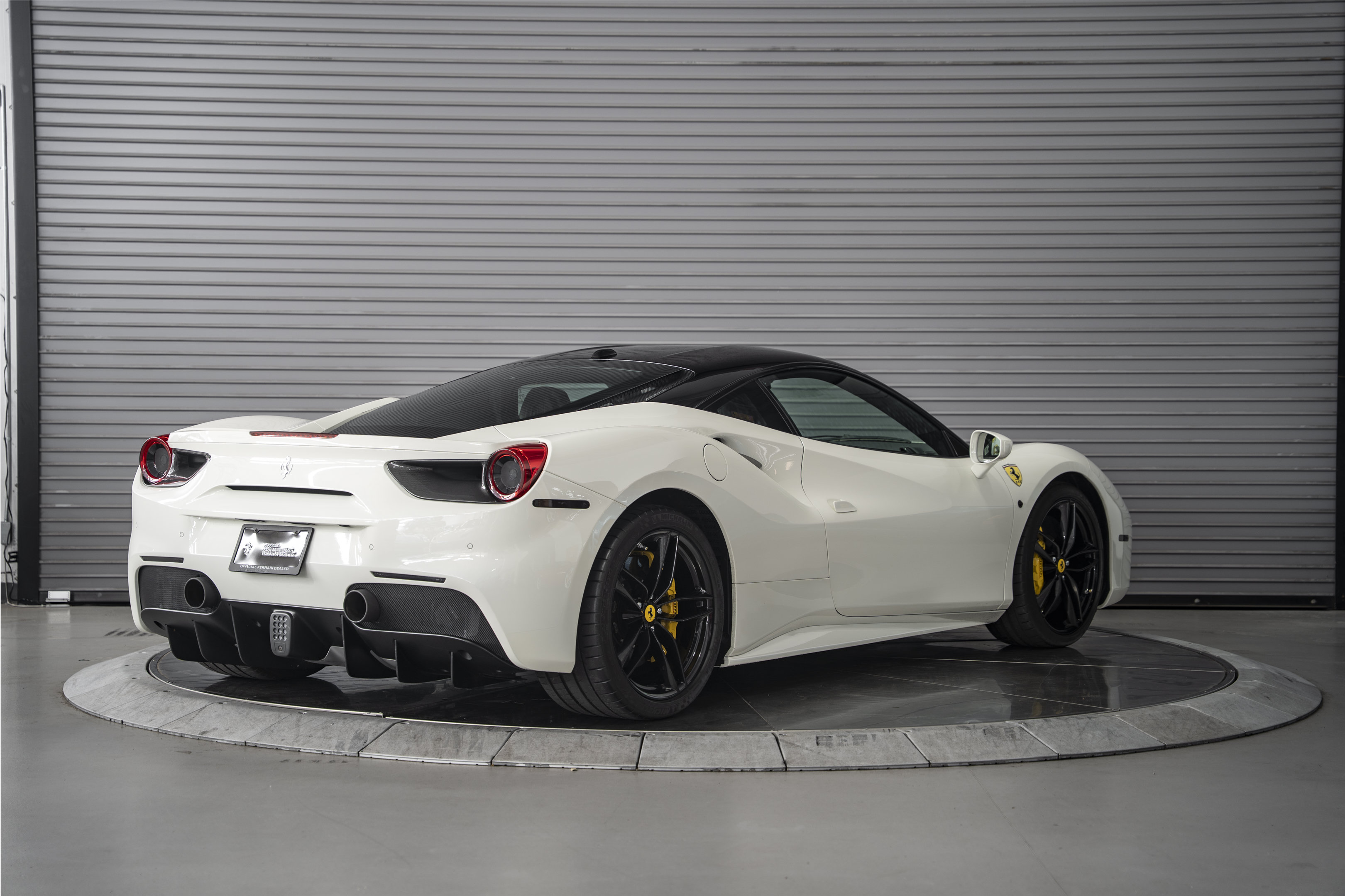 Used 2018 Ferrari 488 GTB RWD image 5