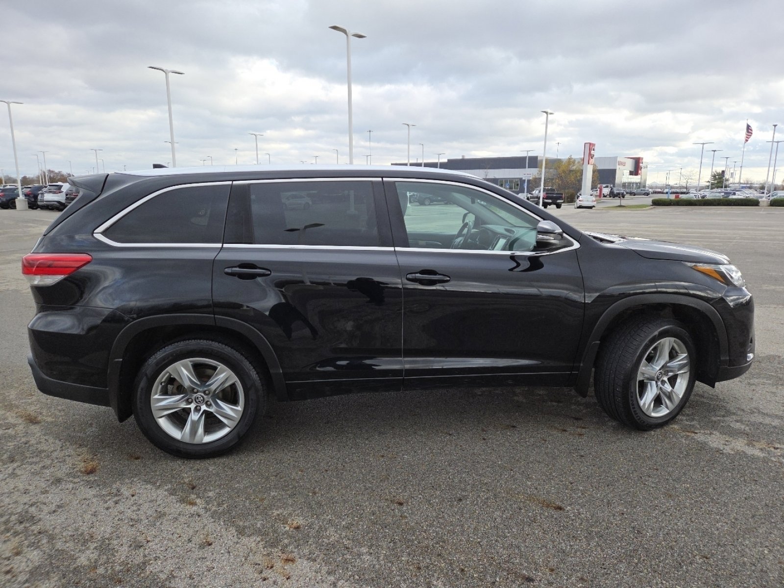 Used 2019 Toyota Highlander Limited image 21
