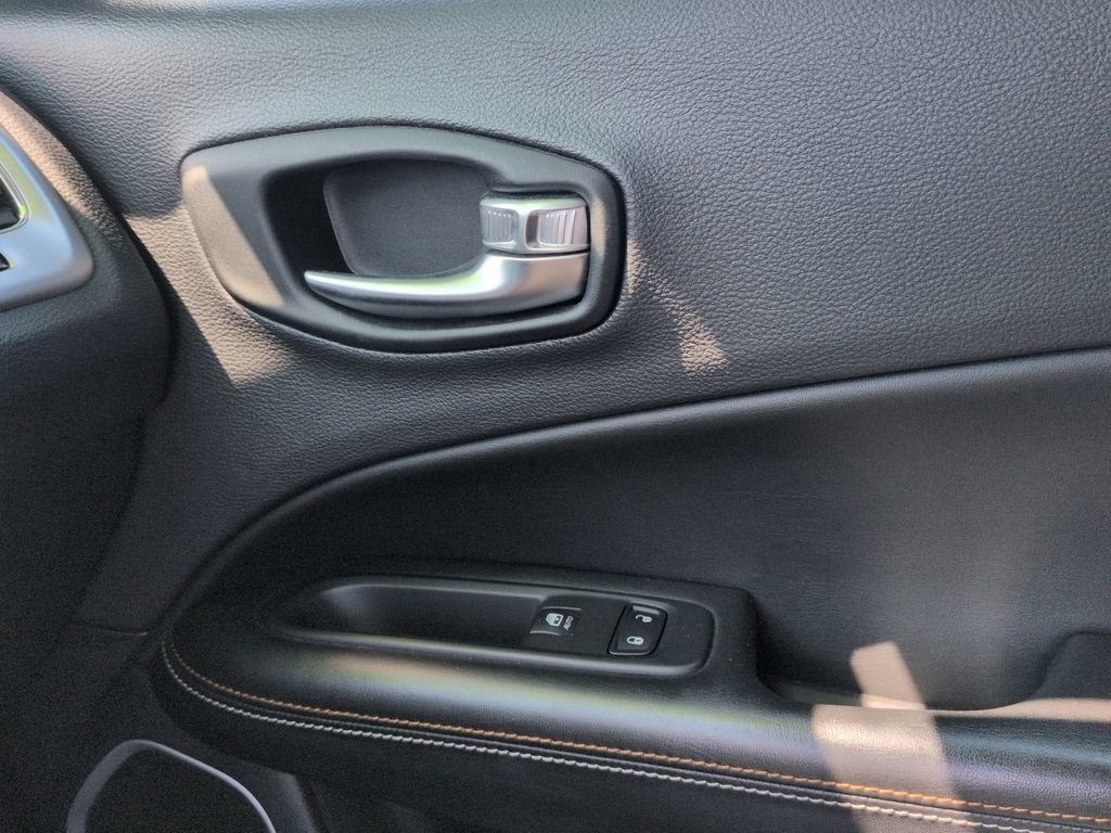 Used 2018 Jeep Compass Latitude FWD image 24