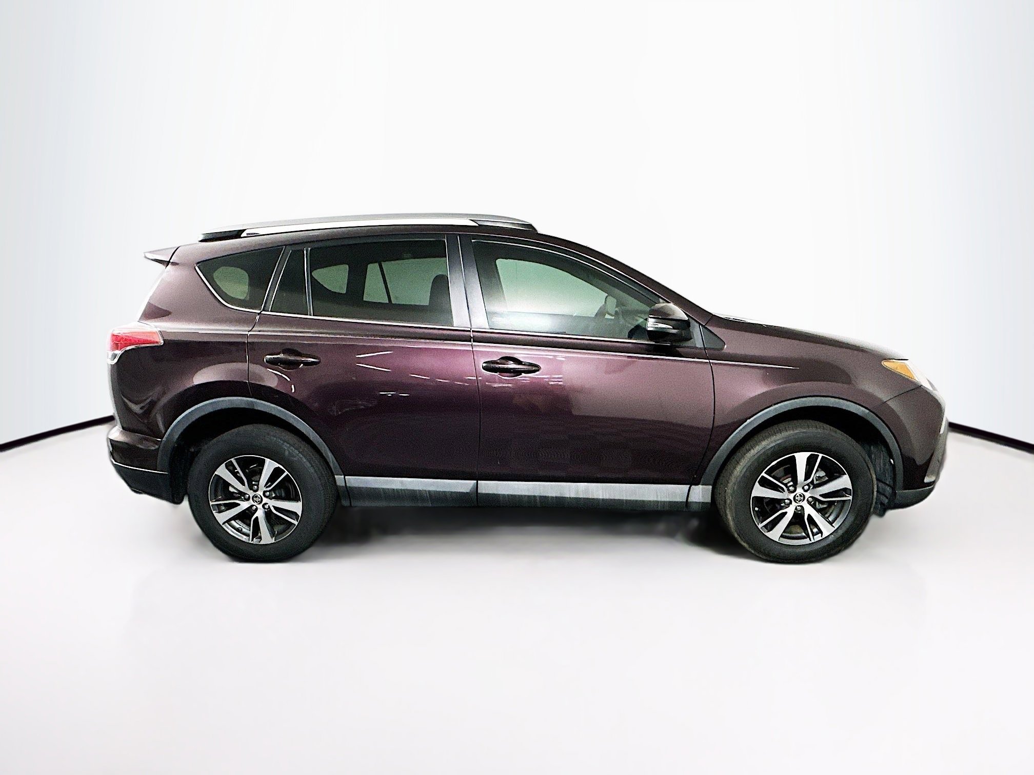 Used 2018 Toyota RAV4 XLE FWD image 10