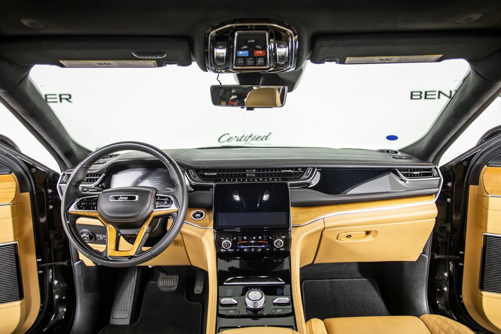Used 2024 Jeep Grand Cherokee Summit AWD/4WD image 23