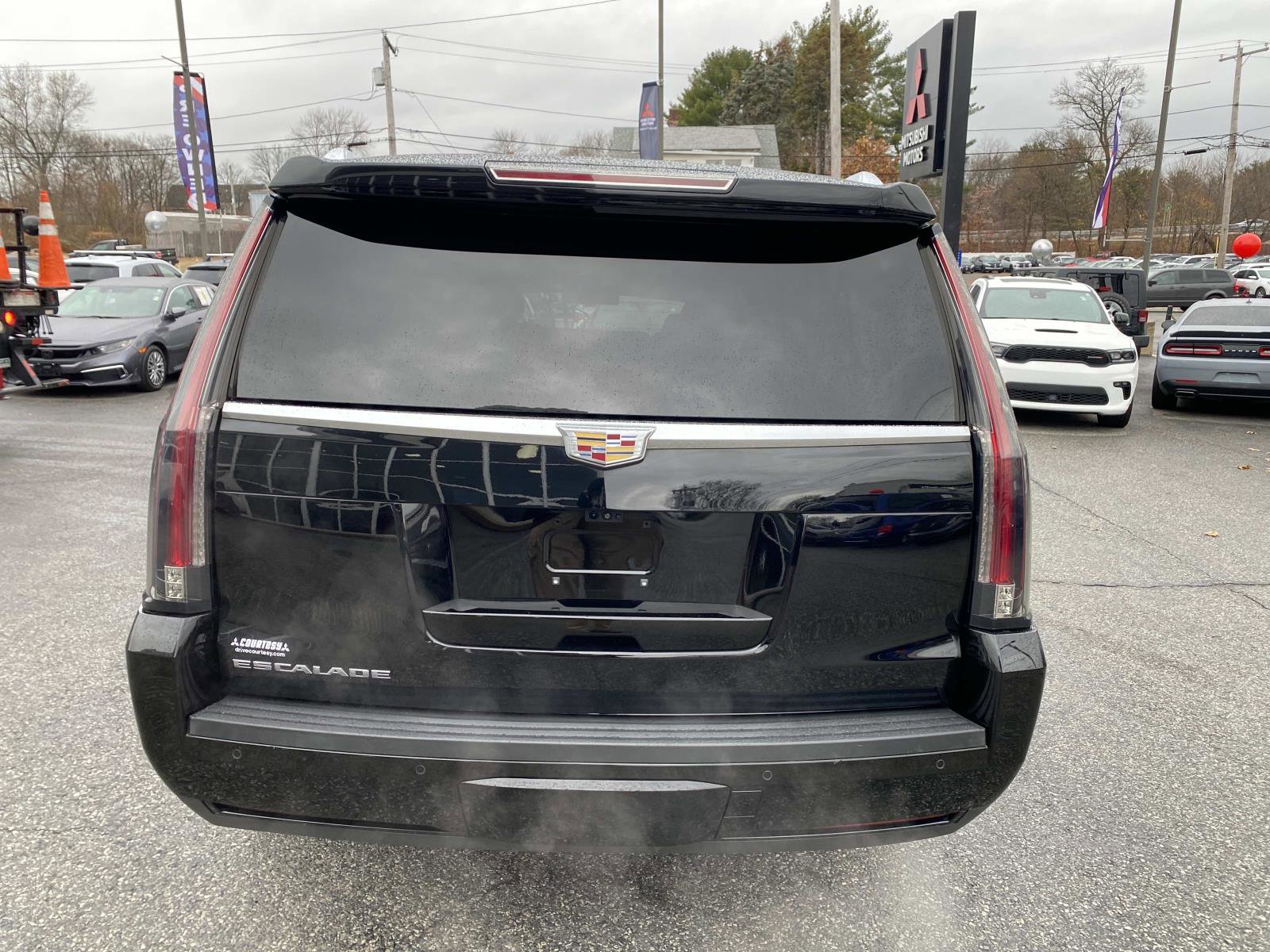 Used 2020 Cadillac Escalade ESV Luxury image 4