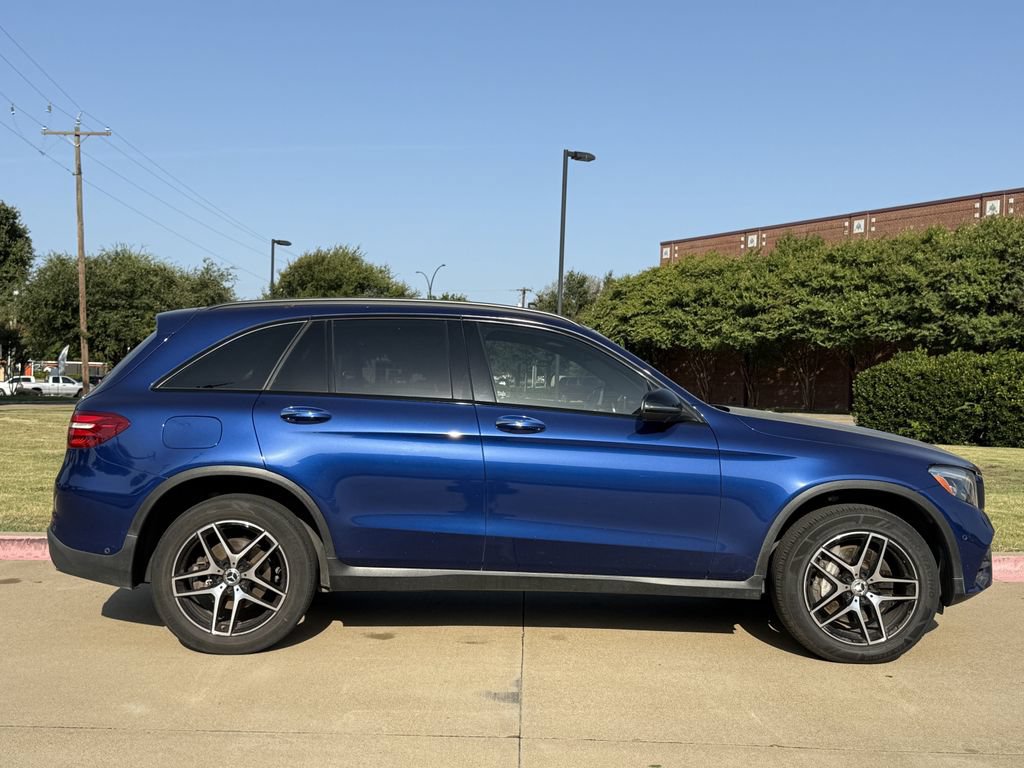 Used 2018 Mercedes-Benz GLC 300 4MATIC image 3
