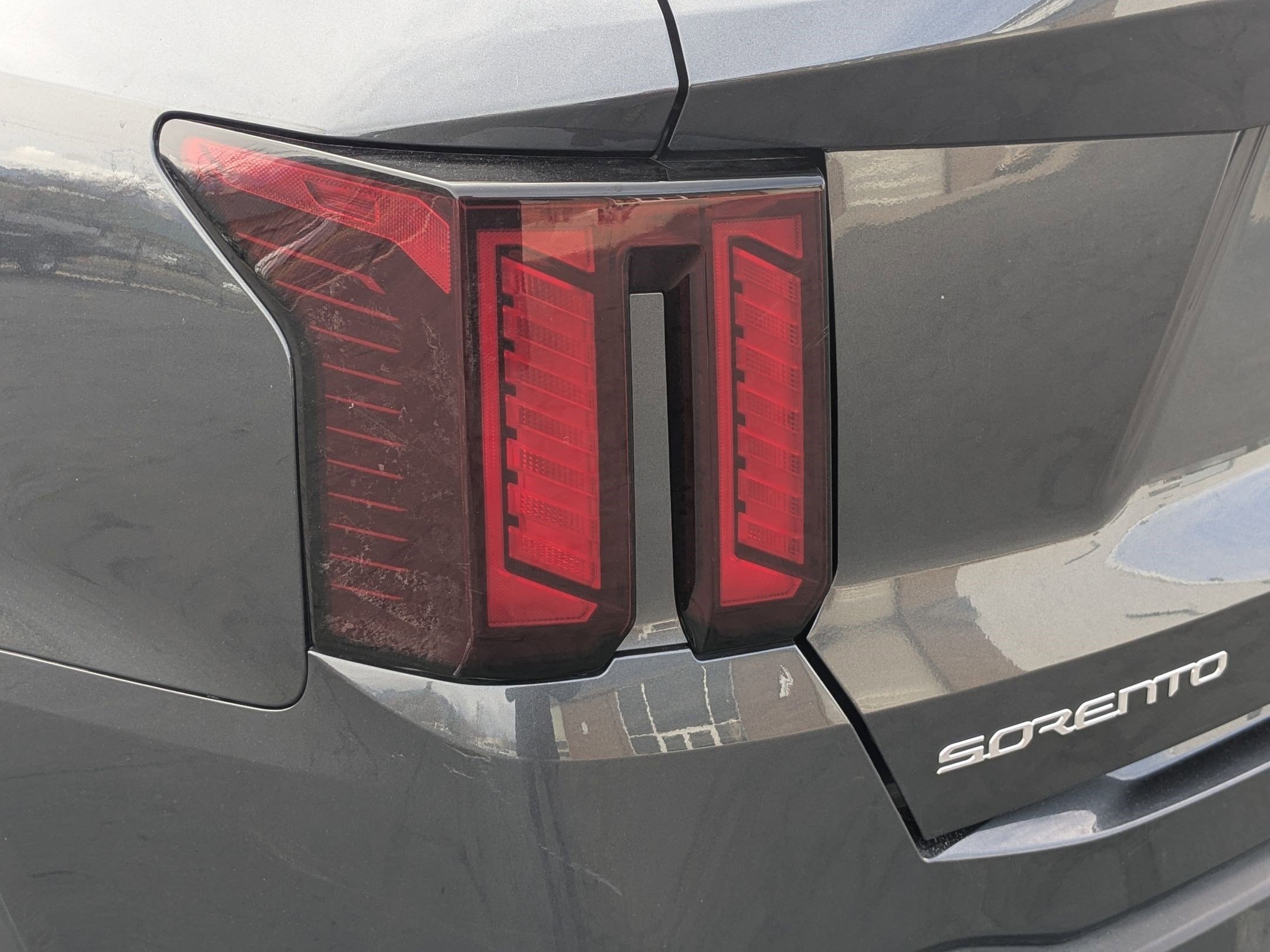 Used 2024 Kia Sorento S image 11