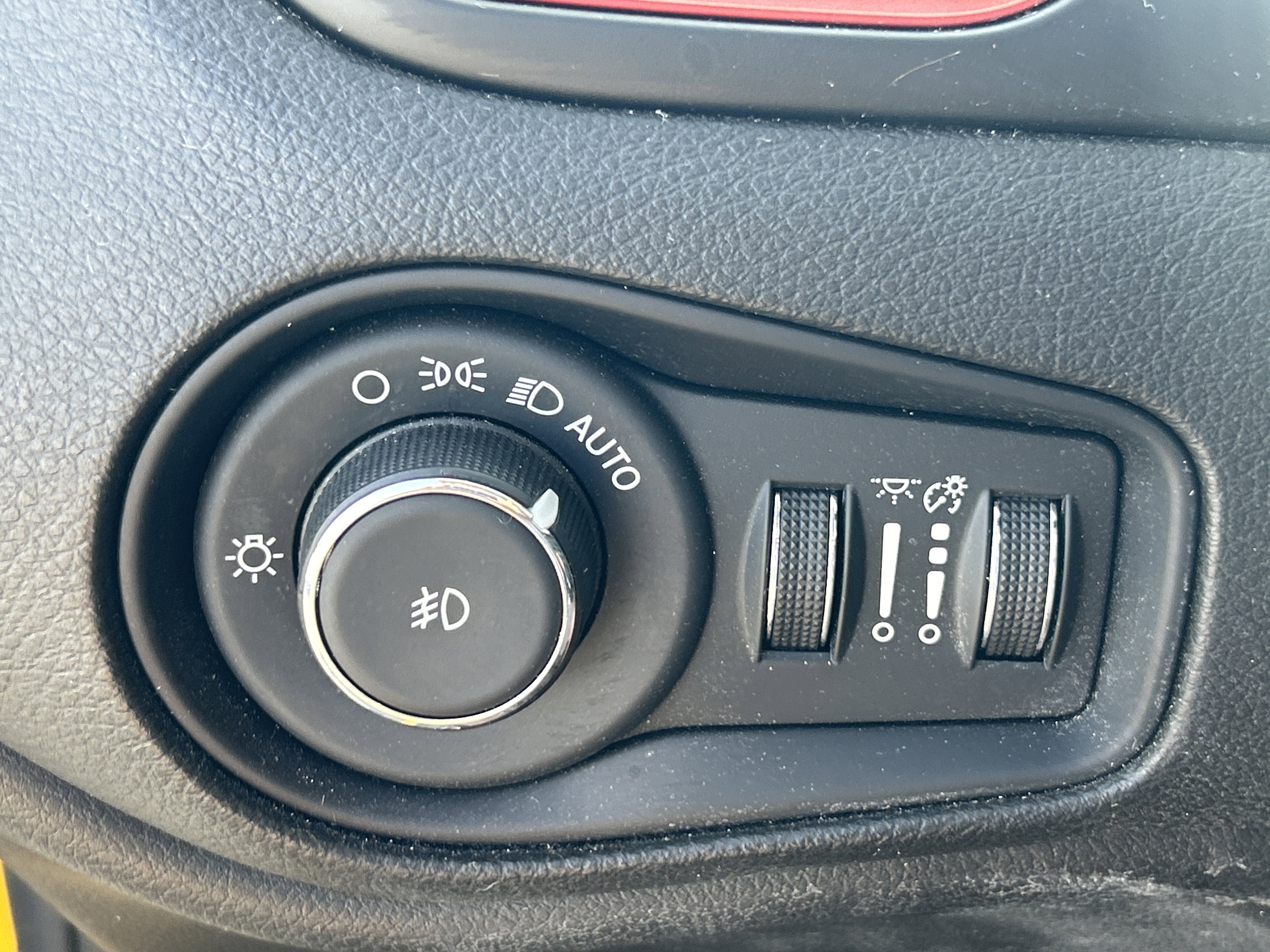 Used 2023 Jeep Renegade Trailhawk AWD/4WD image 32
