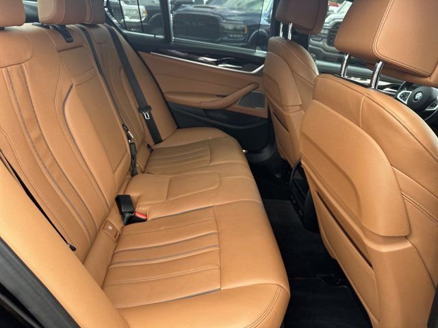 Used 2022 BMW M550i xDrive w/ Executive Package AWD/4WD image 17