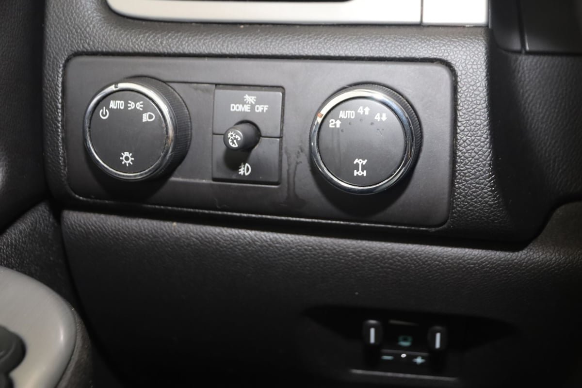 Used 2012 Chevrolet Silverado 1500 LTZ w/ LTZ White Diamond Edition AWD/4WD image 24