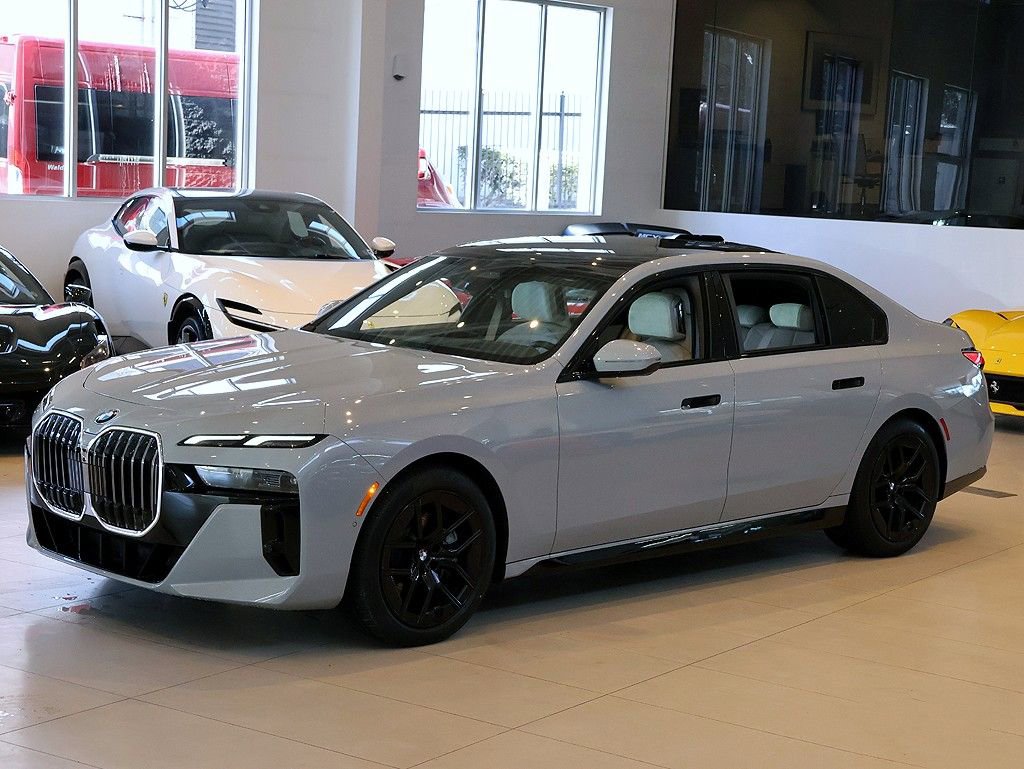 Used 2024 BMW 760i xDrive w/ Premium Package 2 image 17