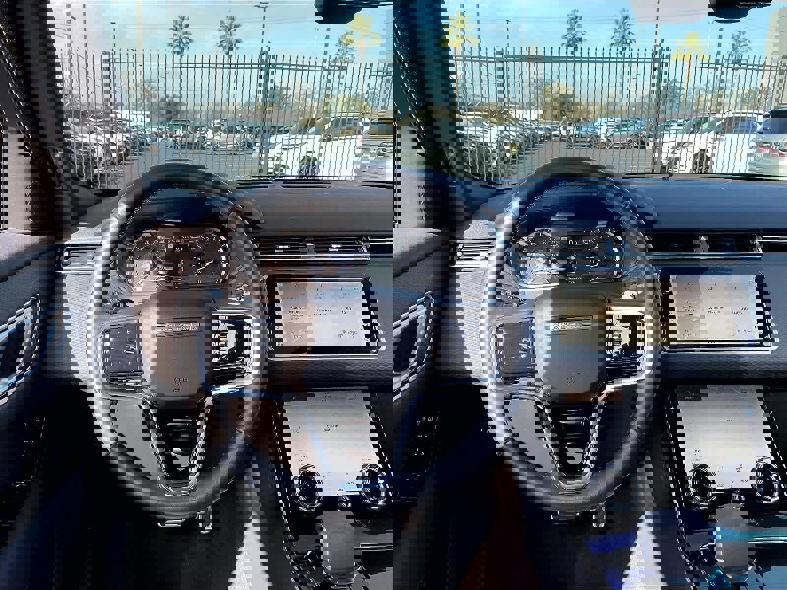 Used 2023 Land Rover Range Rover Velar R-Dynamic S image 6