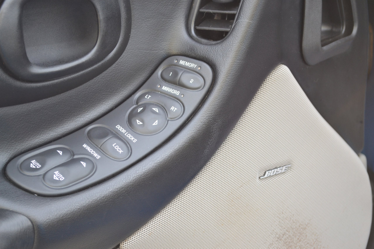 Used 2000 Chevrolet Corvette Convertible w/ Memory Pkg image 27