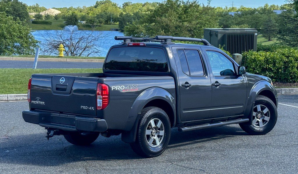 Used 2011 Nissan Frontier PRO-4X w/ Pro-4x Luxury Pkg AWD/4WD image 12