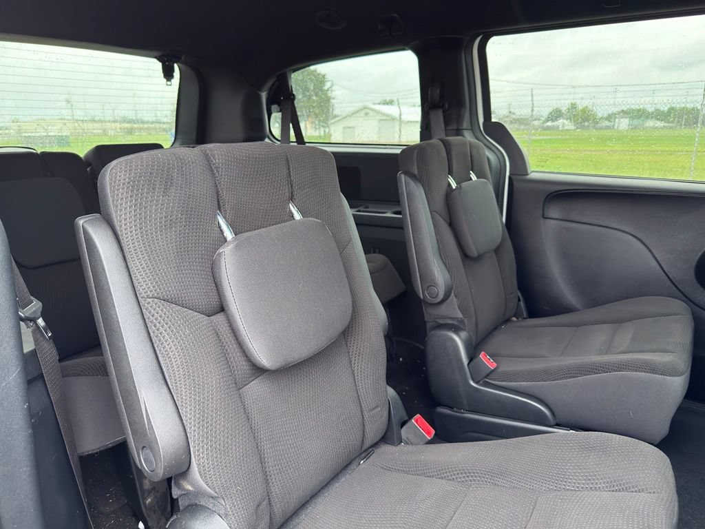 Used 2017 Dodge Grand Caravan SE FWD image 31