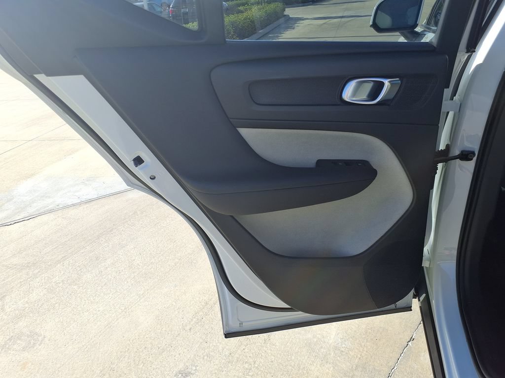 Certified 2023 Volvo XC40 B4 Plus w/ Climate Package FWD image 16