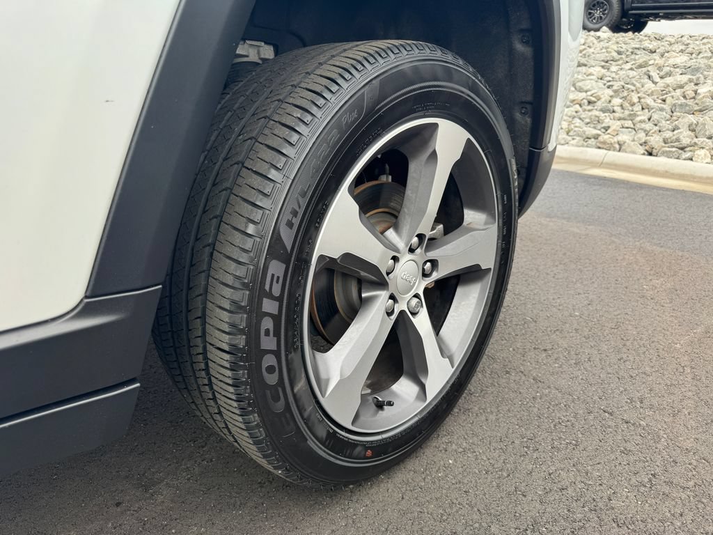 Used 2024 Jeep Grand Cherokee Limited AWD/4WD image 13