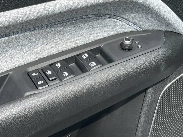 Used 2023 Jeep Compass Latitude AWD/4WD image 17