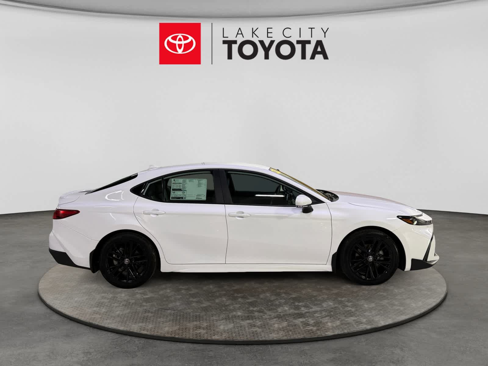 Used 2026 Toyota Camry SE w/ Multimedia Upgrade Package FWD image 7