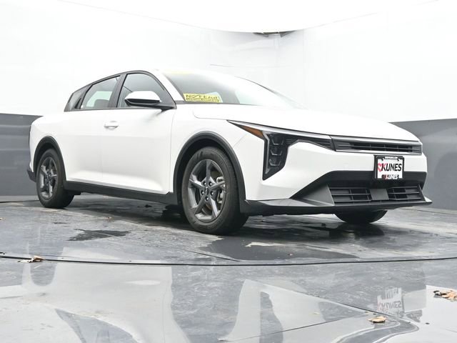 Used 2025 Kia K4 LXS image 42