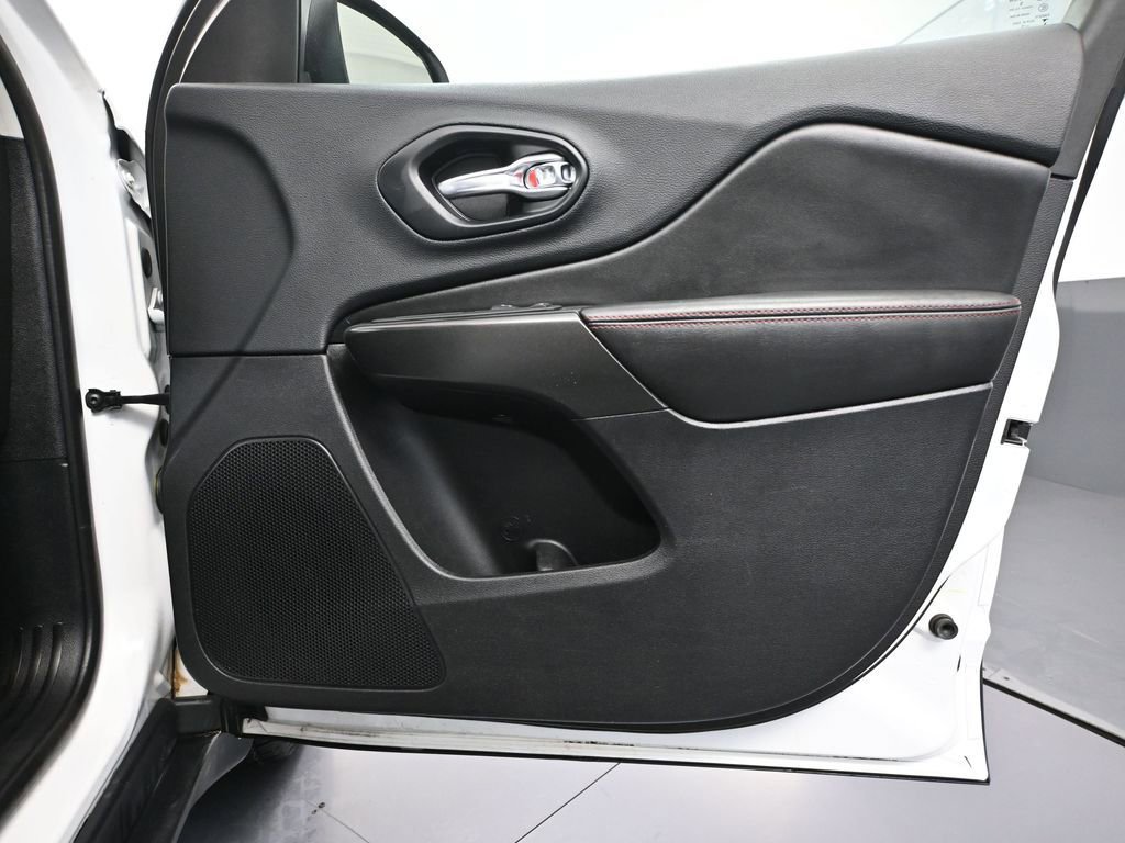 Used 2019 Jeep Cherokee Trailhawk image 42