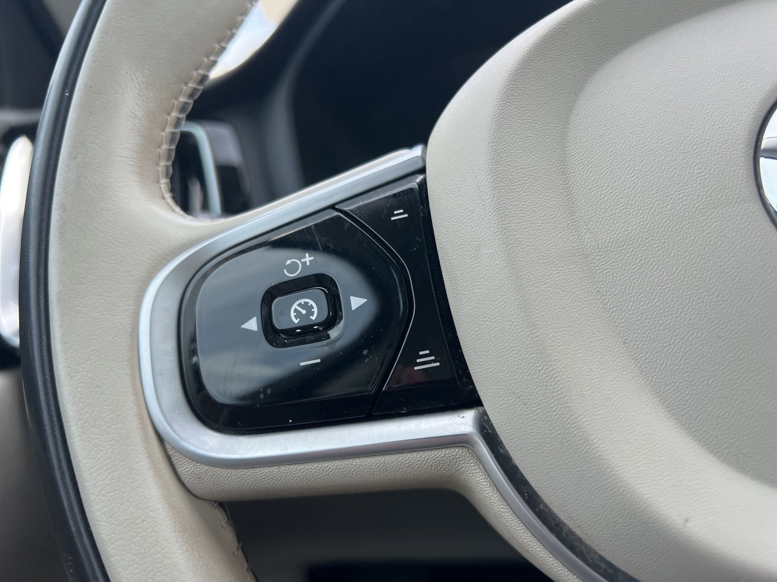 Used 2021 Volvo S60 T5 Momentum w/ Protection Package Premier image 21