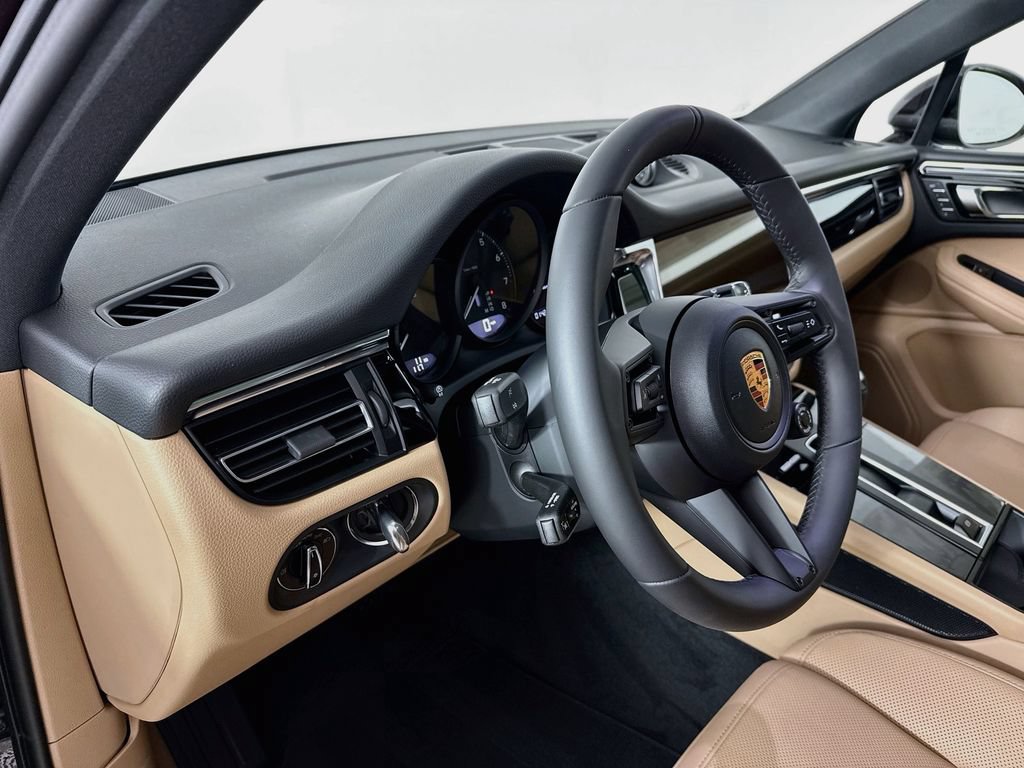 New 2026 Porsche Macan AWD/4WD image 4