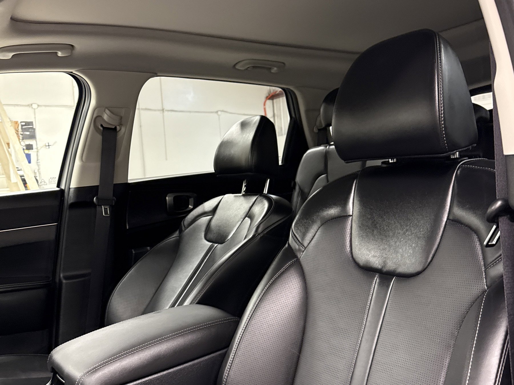 Used 2025 Kia Sorento S w/ Panoramic Sunroof Package image 5