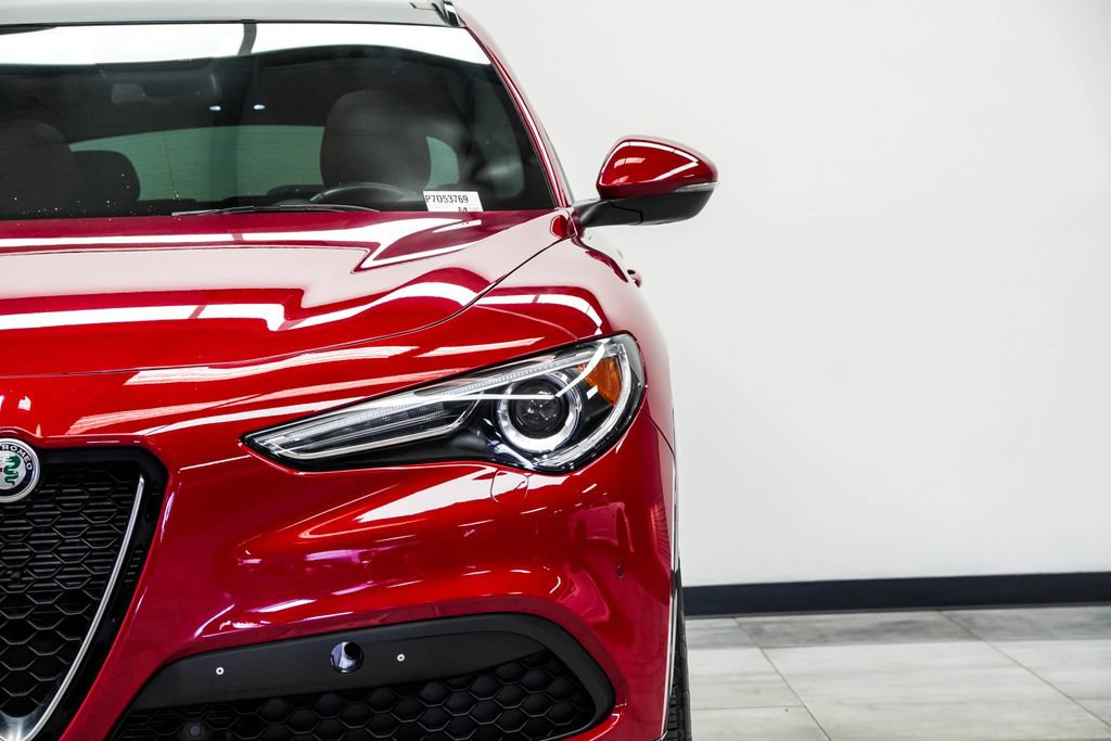 Used 2023 Alfa Romeo Stelvio Ti image 5