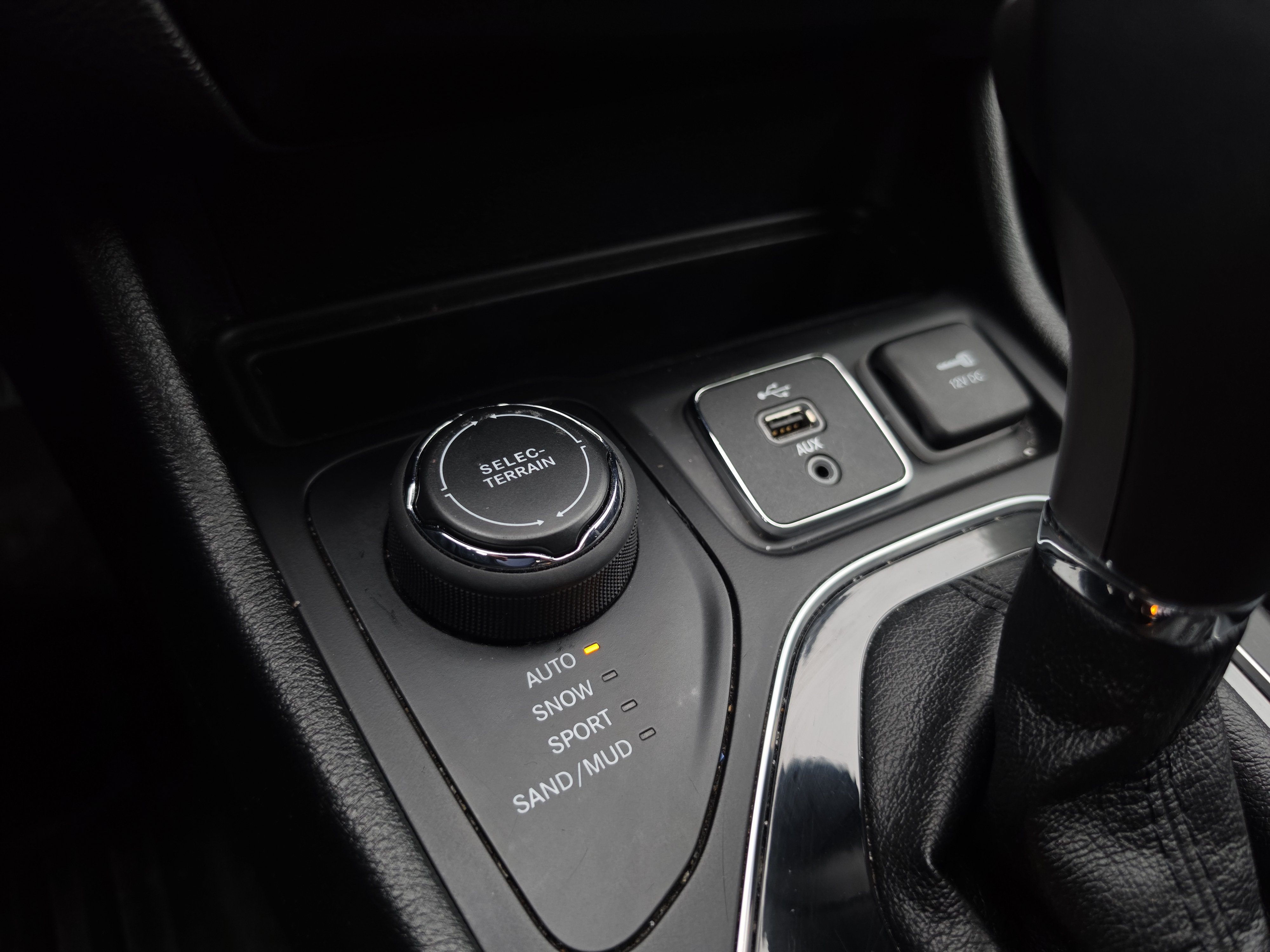 Used 2019 Jeep Cherokee Limited w/ Luxury Group AWD/4WD image 26