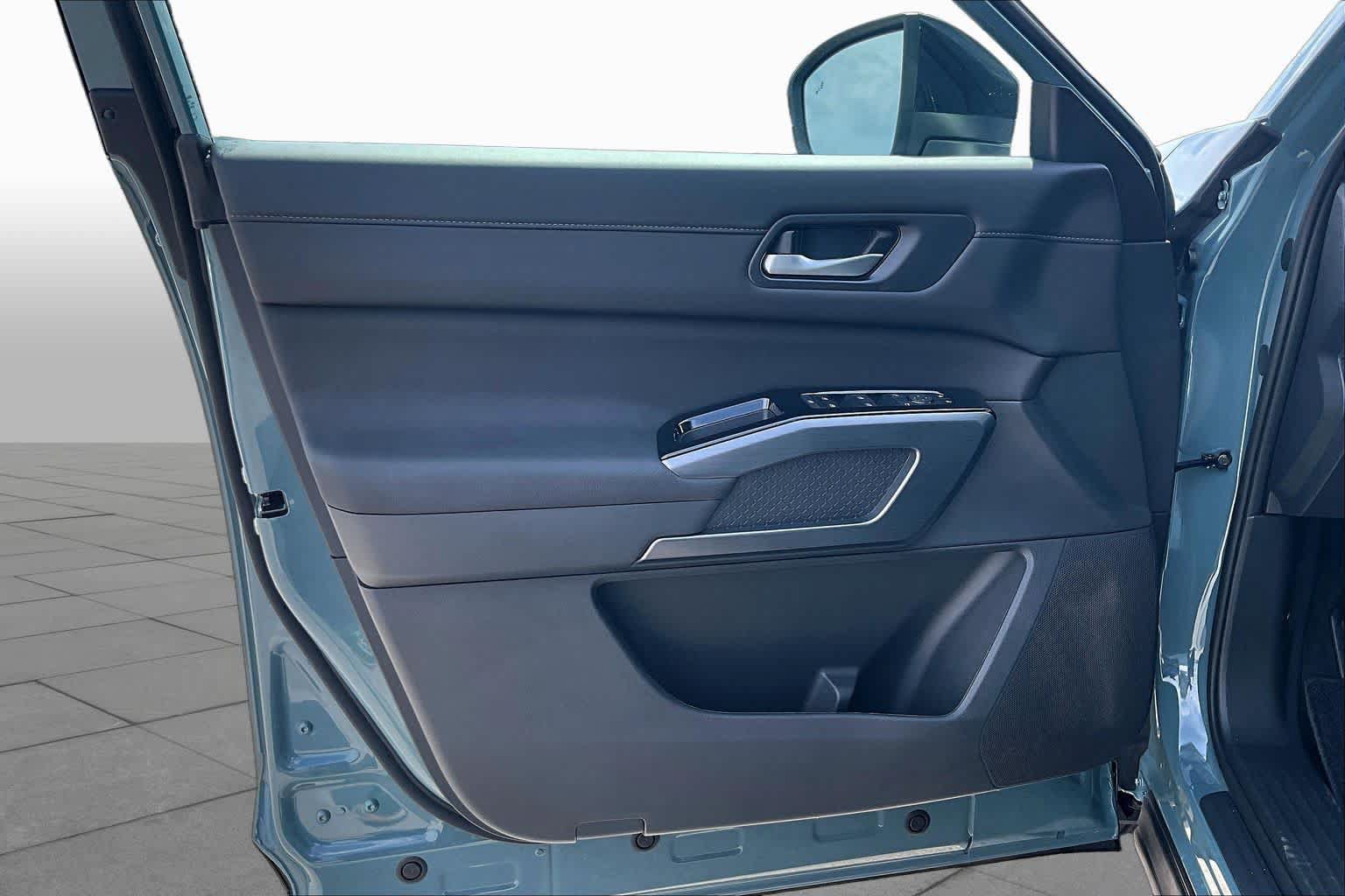 New 2026 Nissan Pathfinder SL FWD image 10