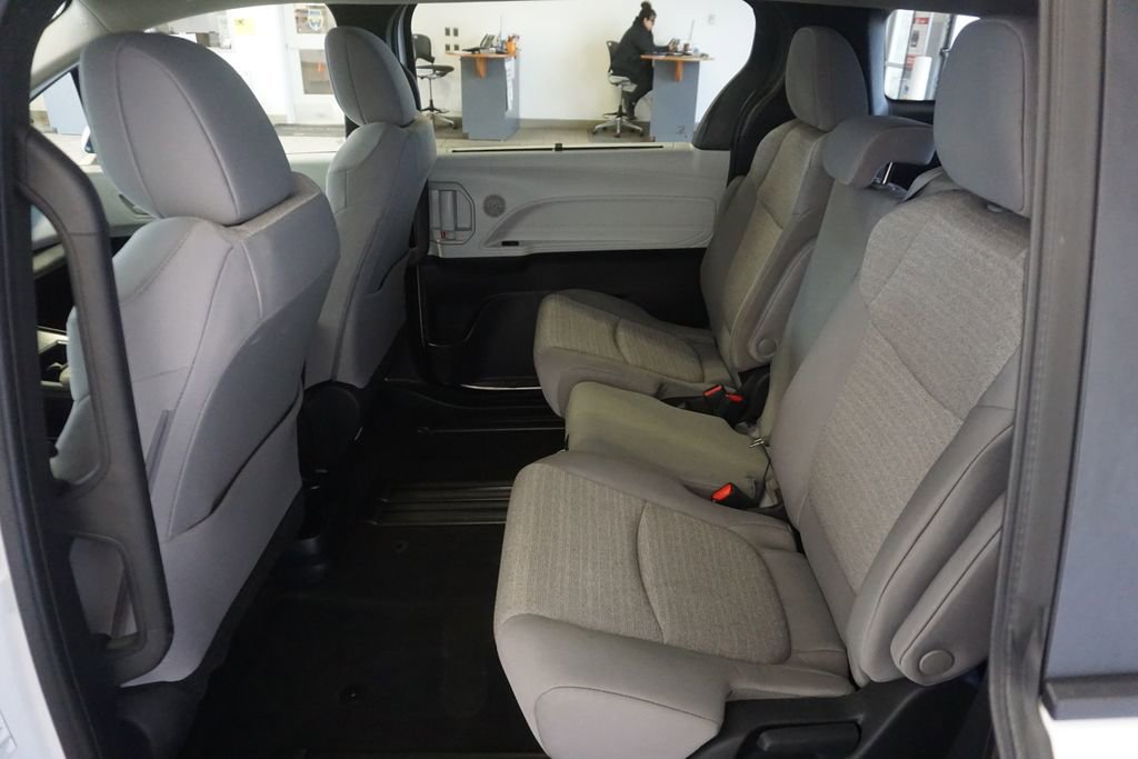 Used 2025 Toyota Sienna LE image 20