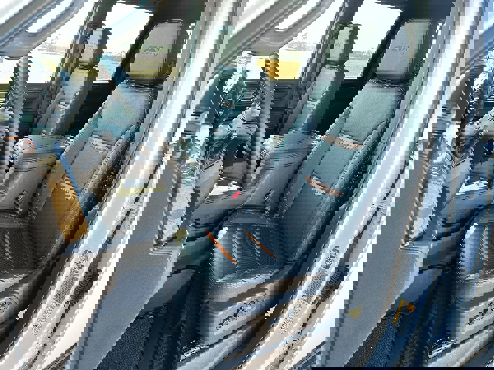 Used 2025 GMC Sierra 3500 AT4 w/ AT4 Preferred Package image 11