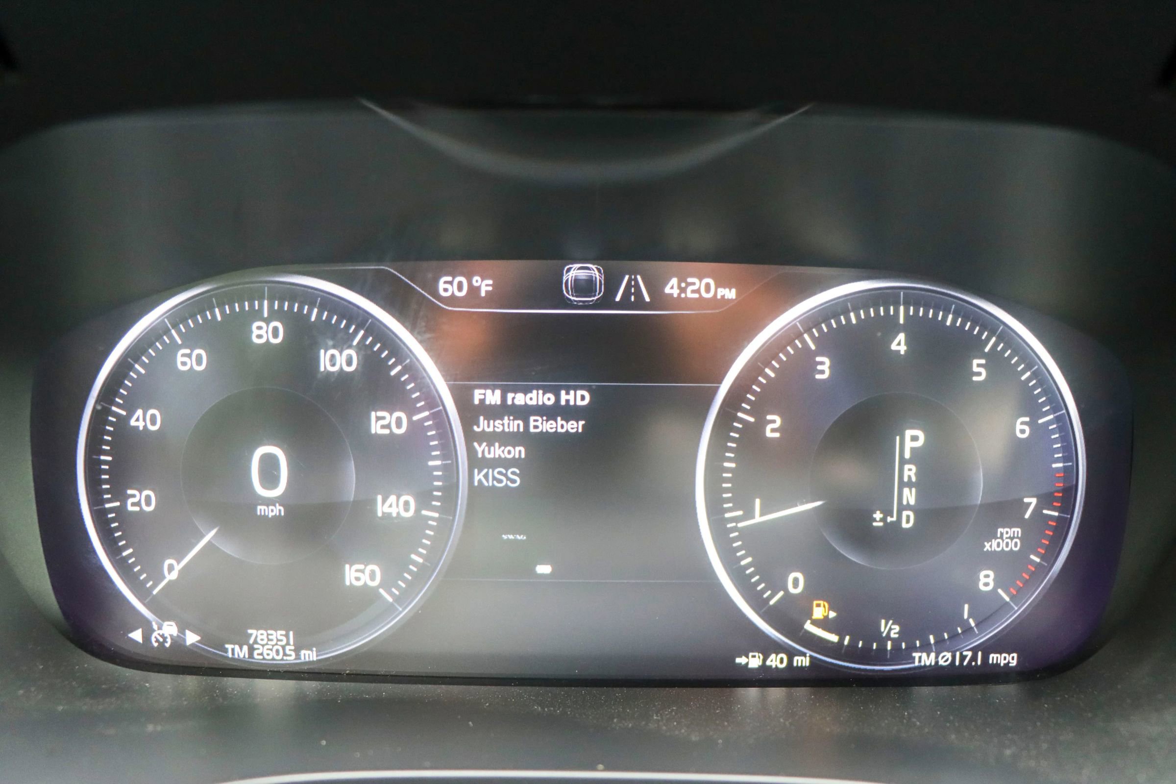 Used 2018 Volvo XC60 T6 R-Design w/ Convenience Package image 32