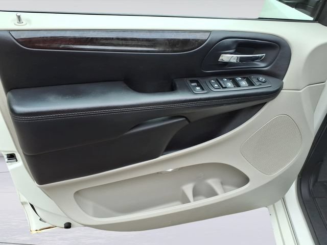 Used 2013 Dodge Grand Caravan SXT FWD image 12