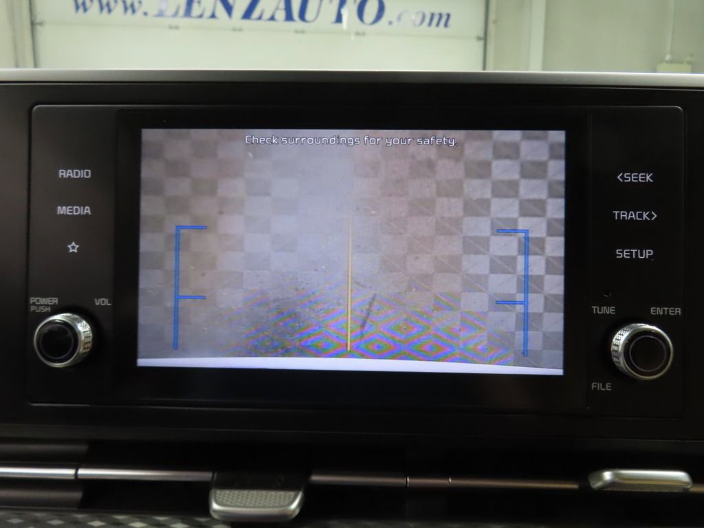 Used 2022 Kia Carnival LX FWD image 18