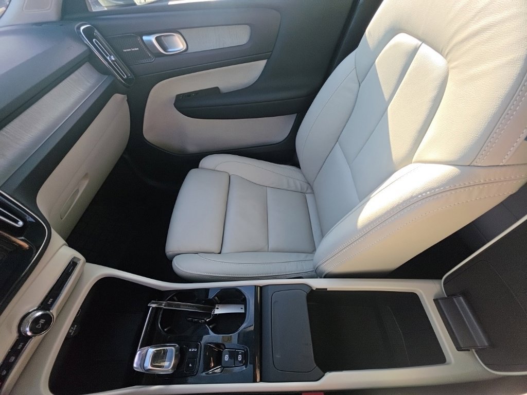 Used 2023 Volvo XC40 B5 Ultimate w/ Protection Package Premier AWD/4WD image 25