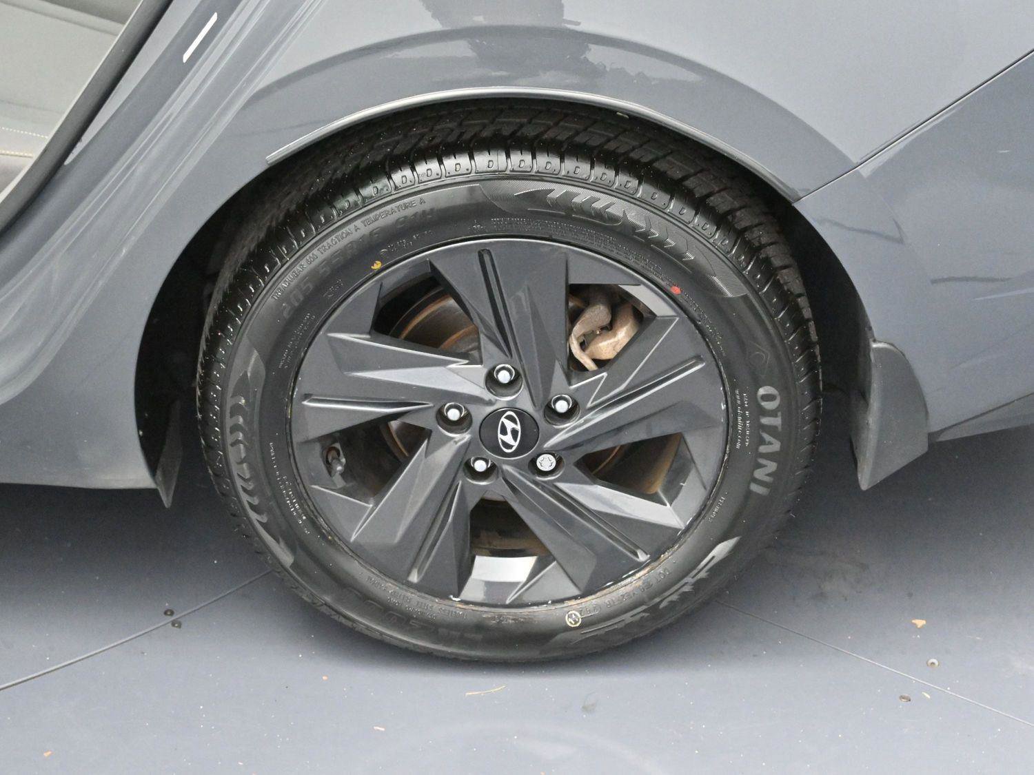 Used 2023 Hyundai Elantra SEL image 28