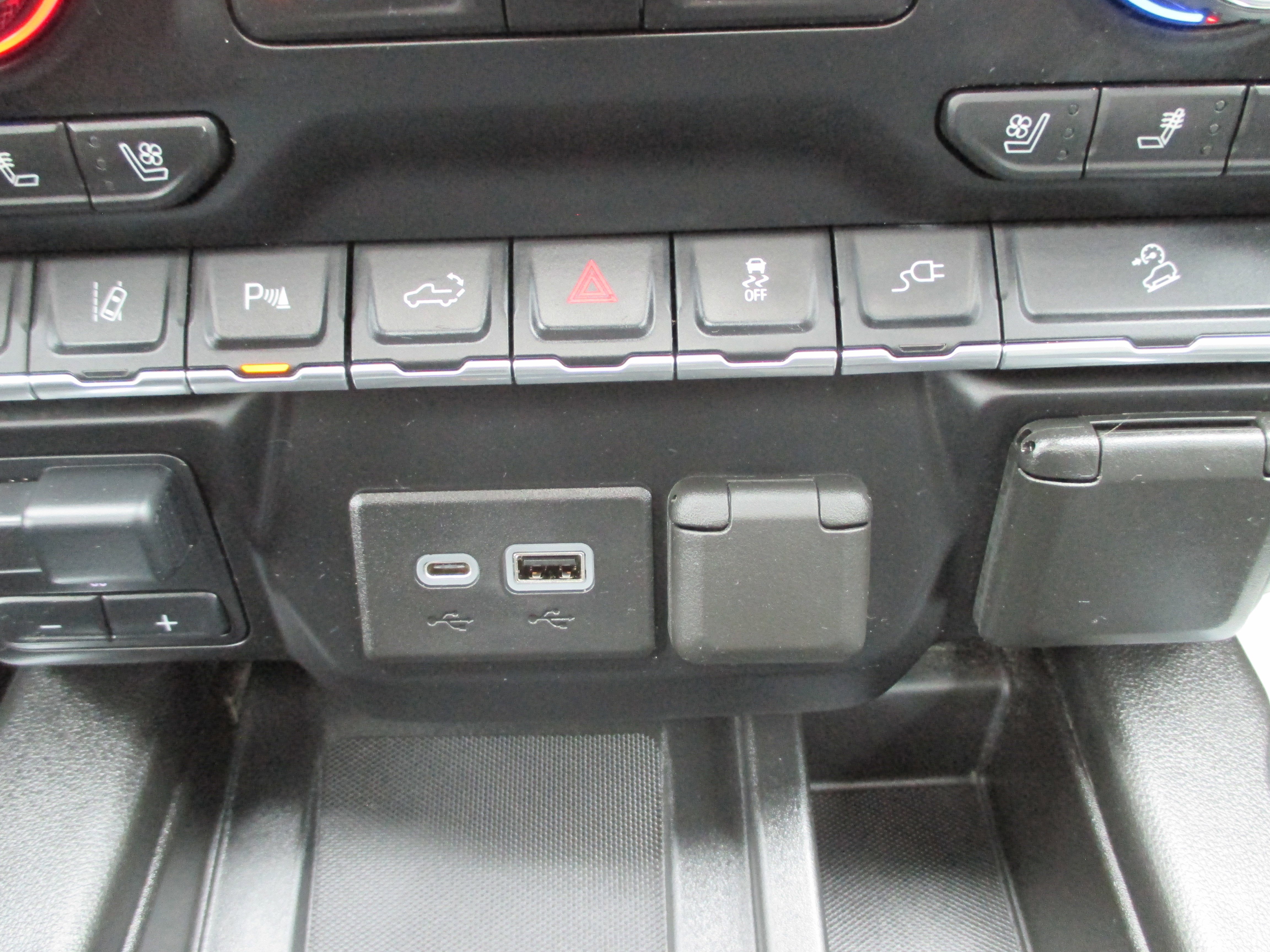 Used 2020 Chevrolet Silverado 2500 LTZ w/ LTZ Premium Package image 28