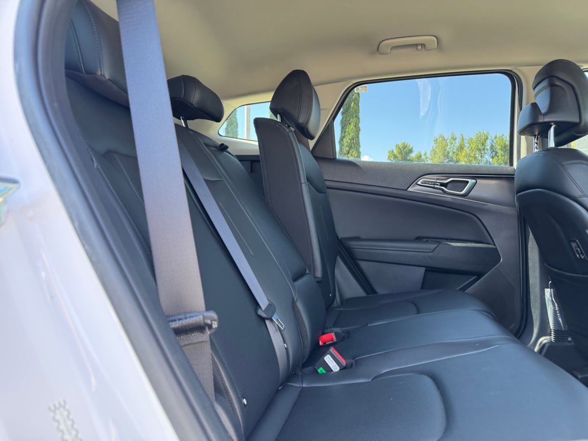 Used 2025 Kia Sportage EX FWD image 18