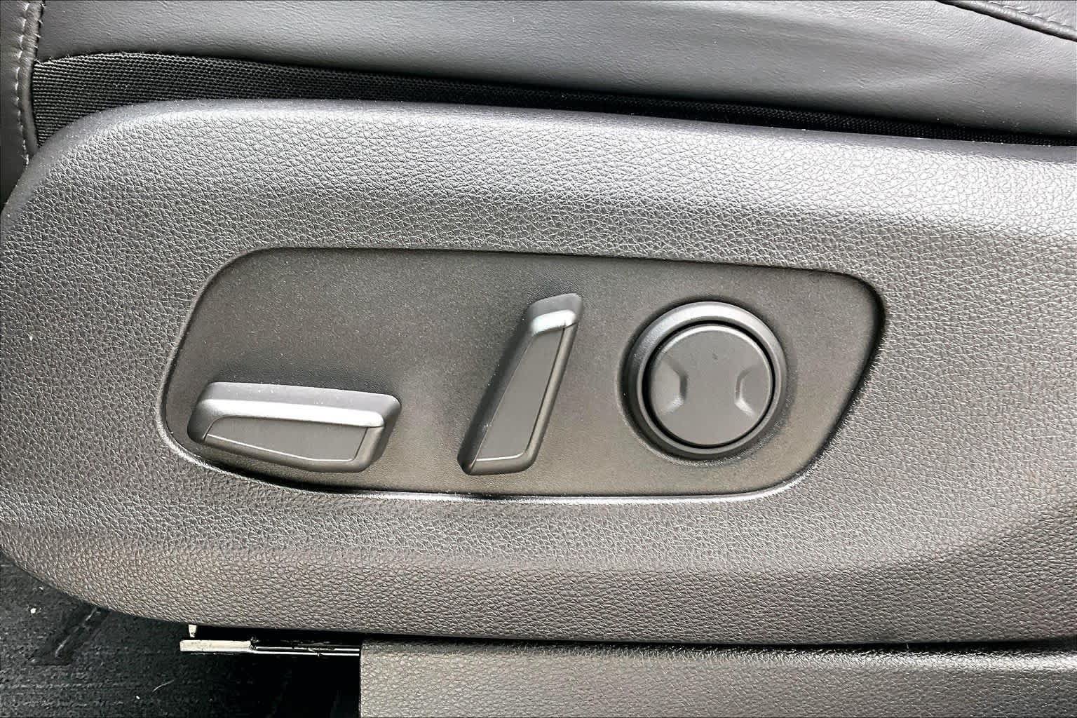 Certified 2023 Kia Carnival LX FWD image 30