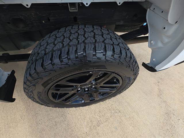 Used 2021 Chevrolet Silverado 1500 Custom Trail Boss w/ LPO, Dark Essentials Package AWD/4WD image 7
