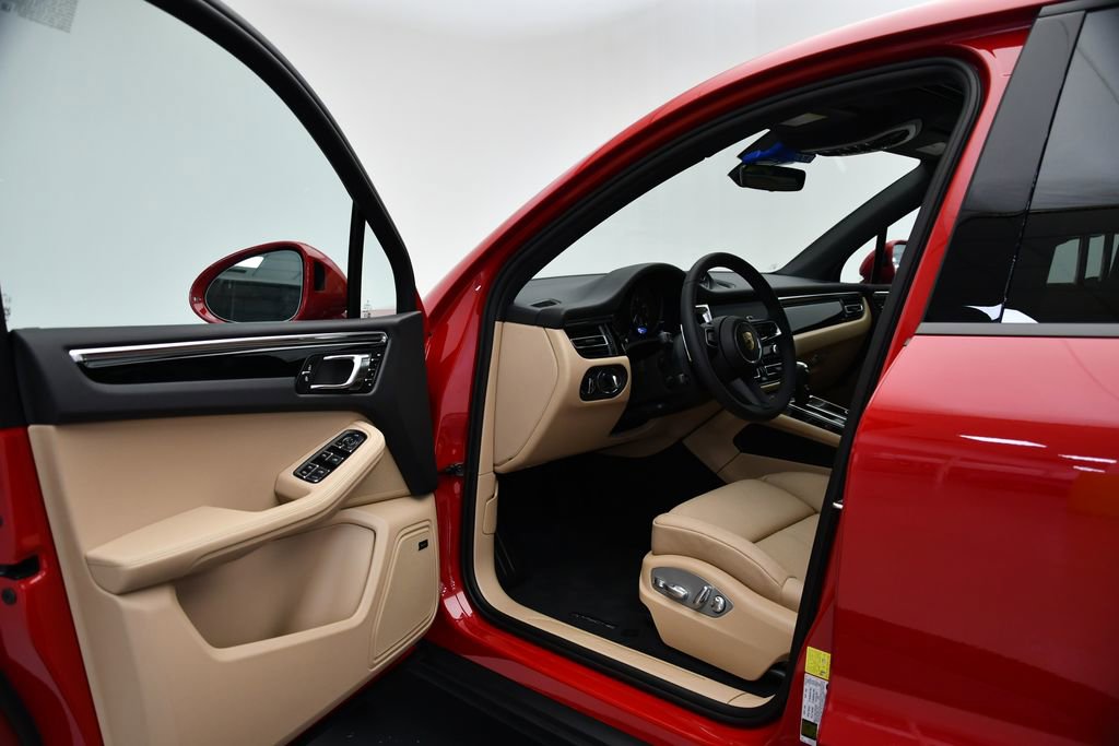 Used 2025 Porsche Macan Turbo image 35
