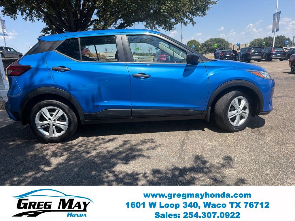 Used 2021 Nissan Kicks S FWD image 2