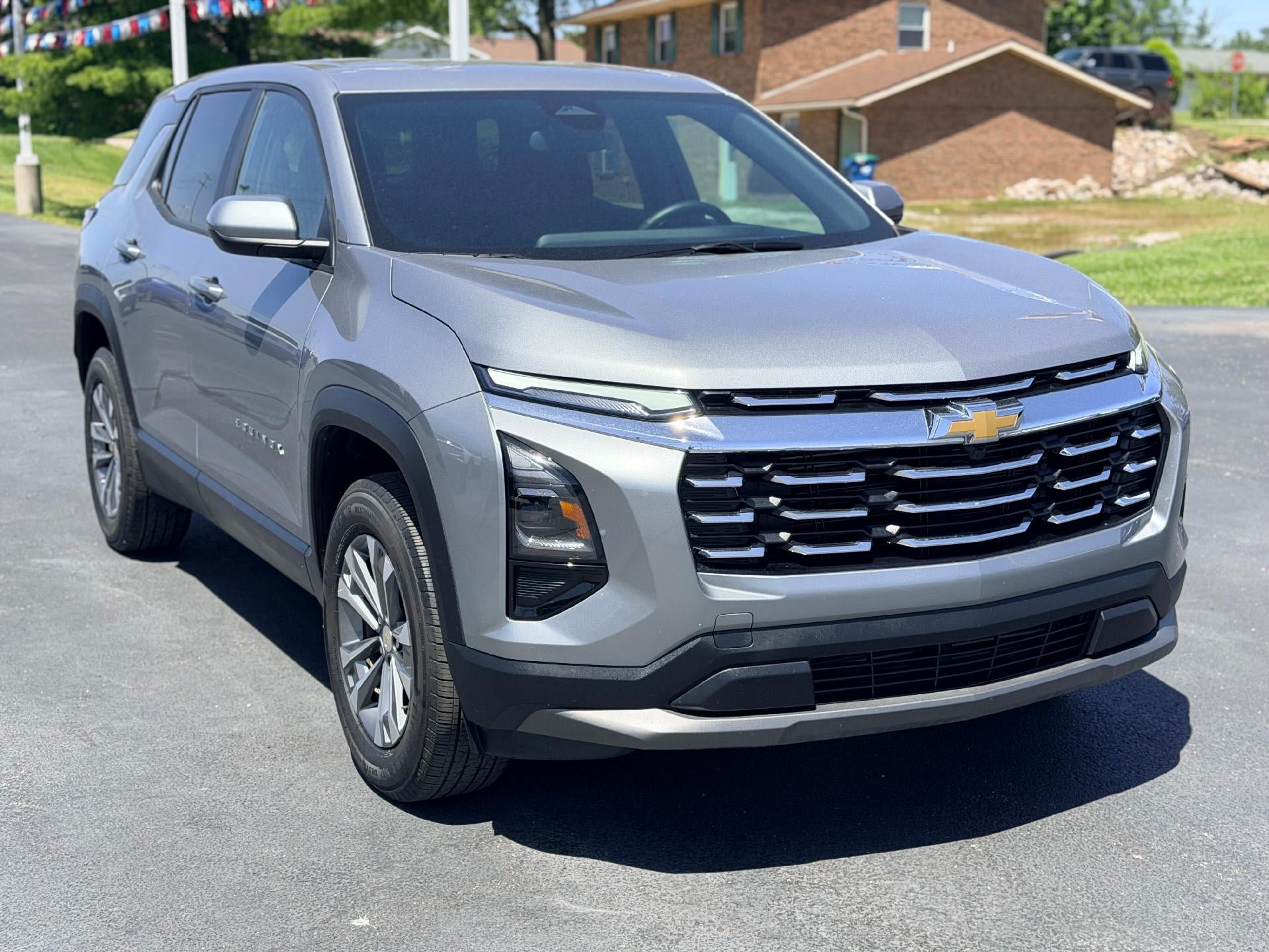 Used 2025 Chevrolet Equinox LT FWD image 3