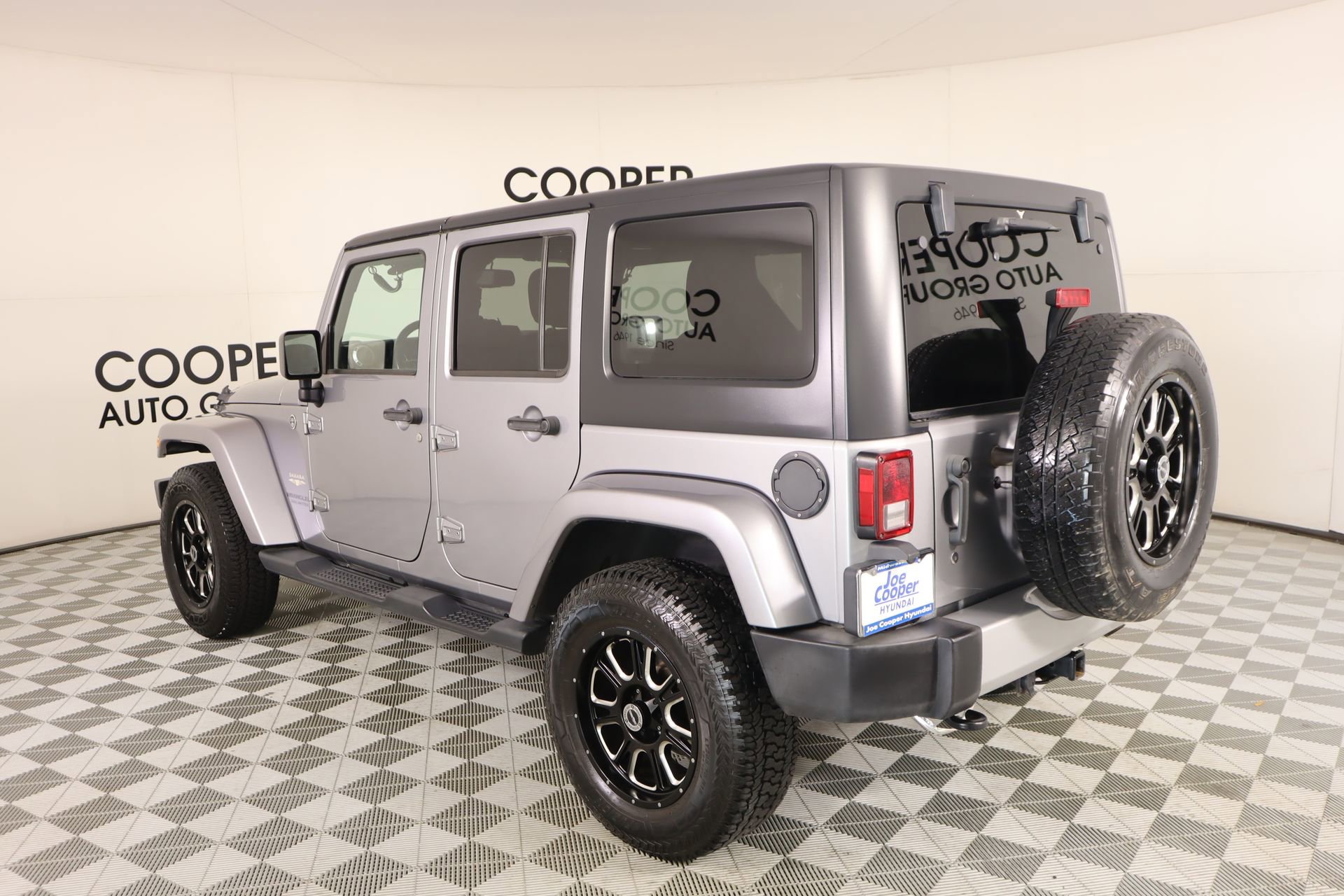 Used 2015 Jeep Wrangler Unlimited Sahara w/ Connectivity Group image 20